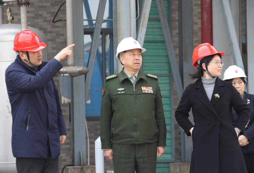 常州市委常委、常州軍分區(qū)大校司令員廖鵬一行來(lái)常州制藥廠(chǎng)調(diào)研公司黨管武裝相關(guān)工作